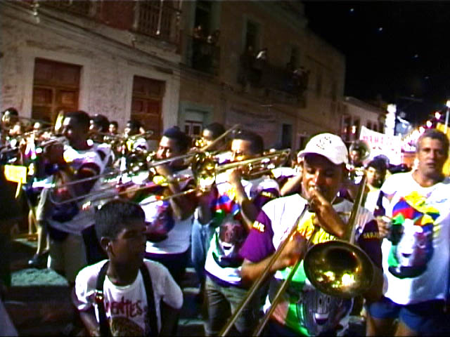 Le carnaval transforme donc cette petite ville tranquille en gigantesque bordel heureux