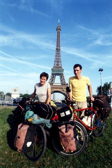 Moi qui croyais pleurer de joie devant la tour Eiffel, m y voila