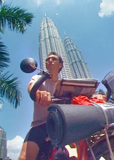 Les Petronas Towers ressortent du bouquet de gratte-ciels